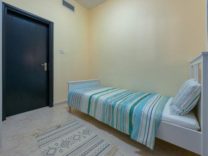 External Private Room with Washroom - MALE Professionals only